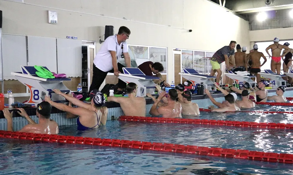 Alman Yüzücüler,Romanya’daki Şampiyonaya Erzurum’da Hazırlanıyor