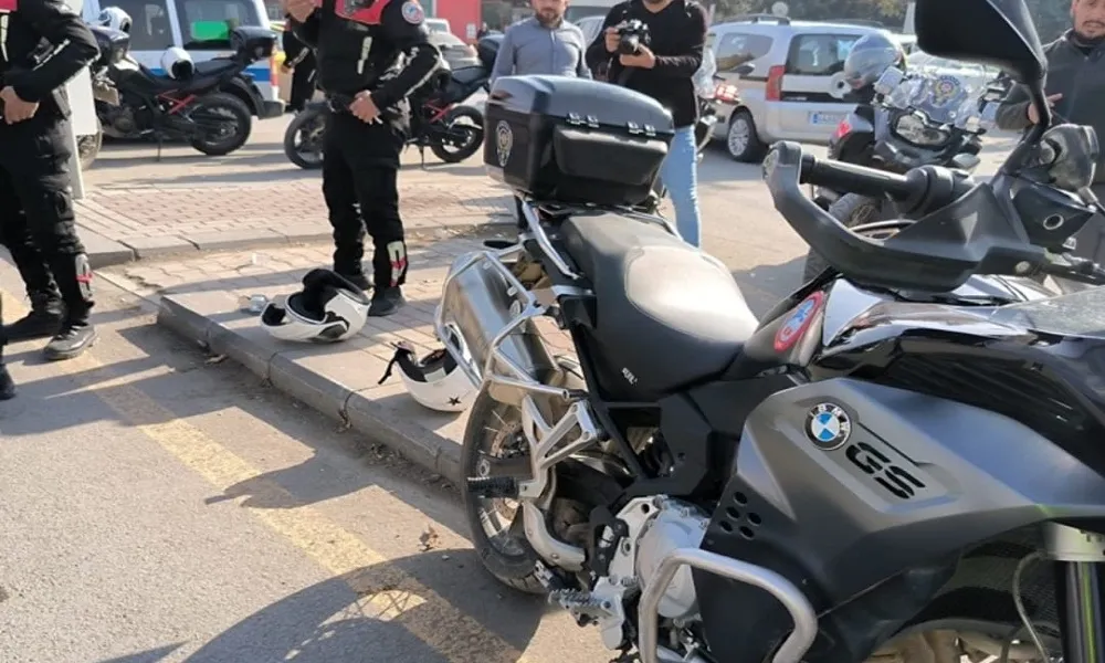 Malatya’da Otomobilin Çarptığı Motorize Polisler yaralandı