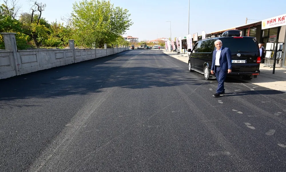 Battalgazi Belediyesi Konteyner Çarşı’da Asfalt Serimi Yaptı