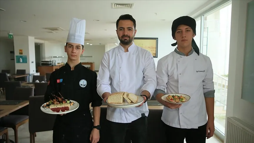 Liseli Öğrenciler Ekşi Mayalı Ekmekleri 