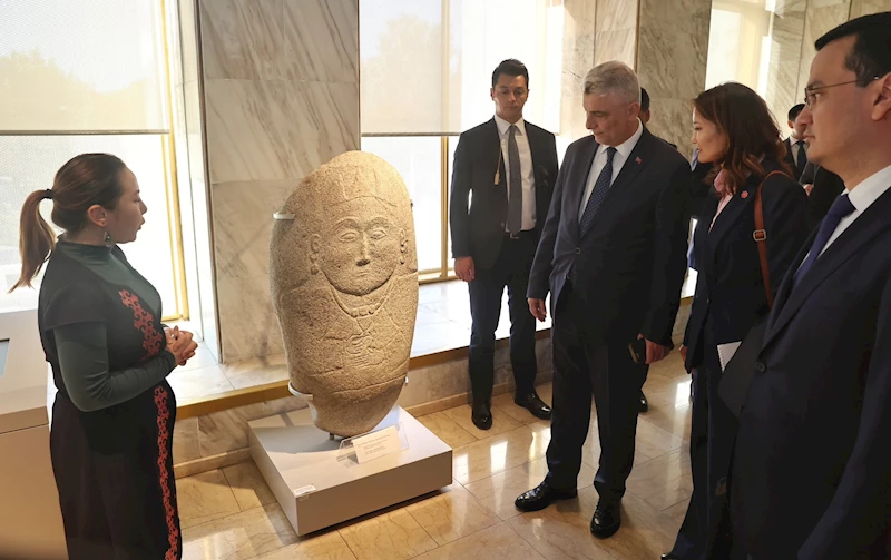 Bakan Bolat, Kırgız Cumhuriyeti Ulusal Tarih Müzesini ziyaret etti