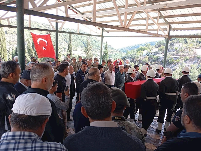 Kıbrıs gazisini son yolculuğa gazi arkadaşları uğurladı 