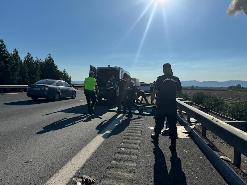 TIR ile kamyonet kazası ardından bölgeye giden cenaze aracı da traktörle çarpıştı: 2 ölü, 4 yaralı