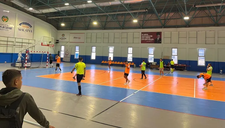 Battalgazi’de 29 Ekim’e Özel Futsal Turnuvası Başladı