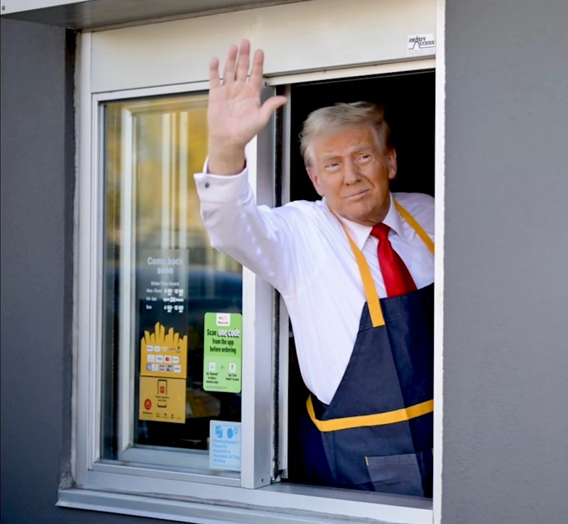 Trump, fast food restoranında patates kızarttı