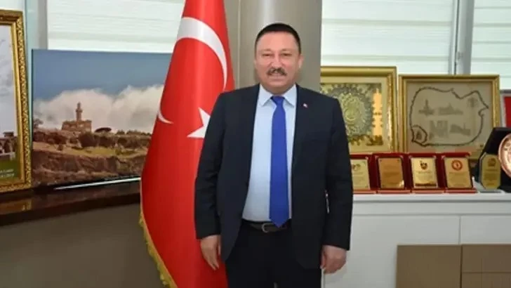 Eski Bağlar Belediye Başkanına rüşvet davasında 3 yıl 9 ay hapis cezası / Ek fotoğraf