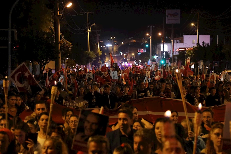 Bodrum Cumhuriyet coşkusunu çifte fener alayı ve konserle yaşadı