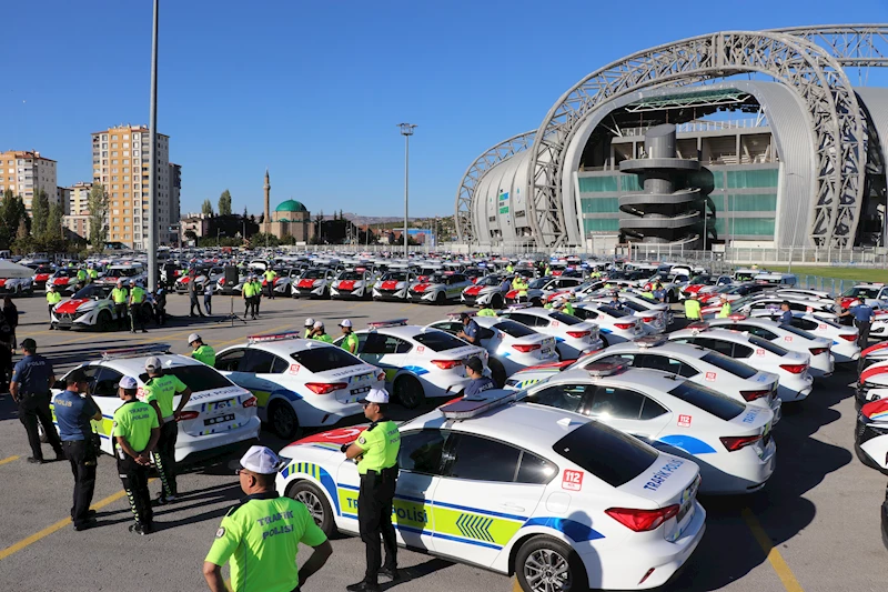 Kayseri emniyetine 244 araç, törenle teslim edildi