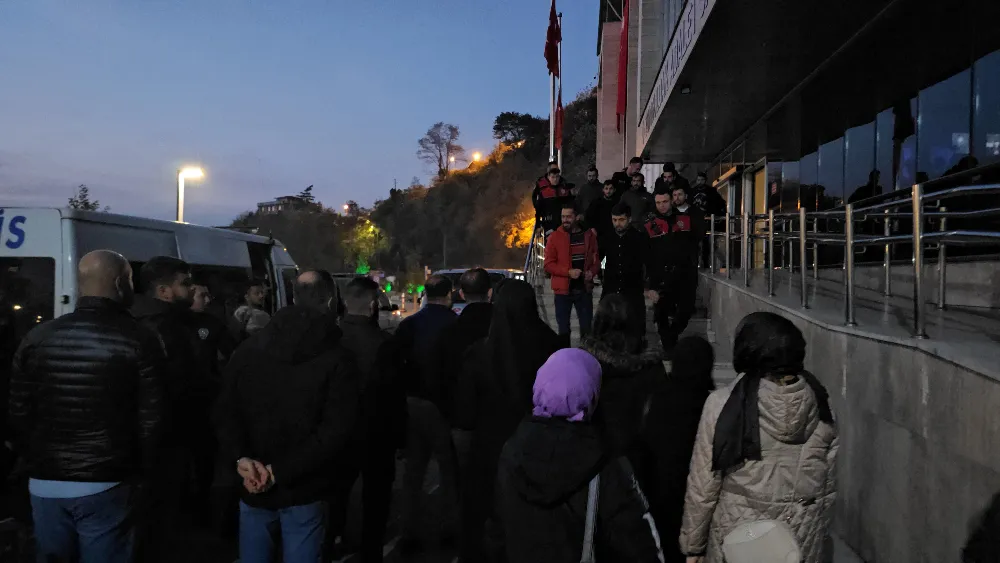 Trafikte tartıştığı kişiyi bıçaklayan serbest,bıçaklanan ve onu koruyanlar tutuklandı