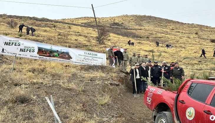 Arapgir’de 11 Kasım Milli Ağaçlandırma Günü kapsamında onlarca fidan toprakla buluştu. 