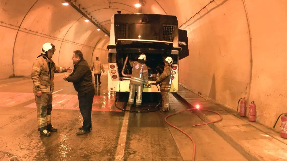  İETT otobüsü,Bomonti Tüneli’nde alev alev yandı