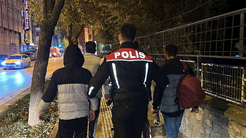 Edirne’de 17 kaçak göçmen ile 1 FETÖ şüphelisi yakalandı