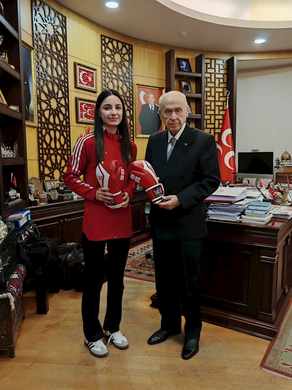 Bahçeli, milli kick boksçu Aybüke Kılınç