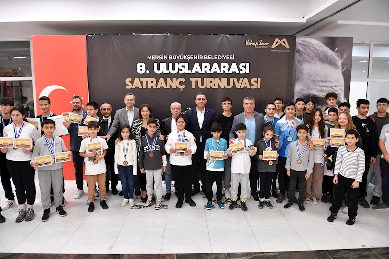 Uluslararası Satranç Turnuvası’nda sporculara ödülleri verildi