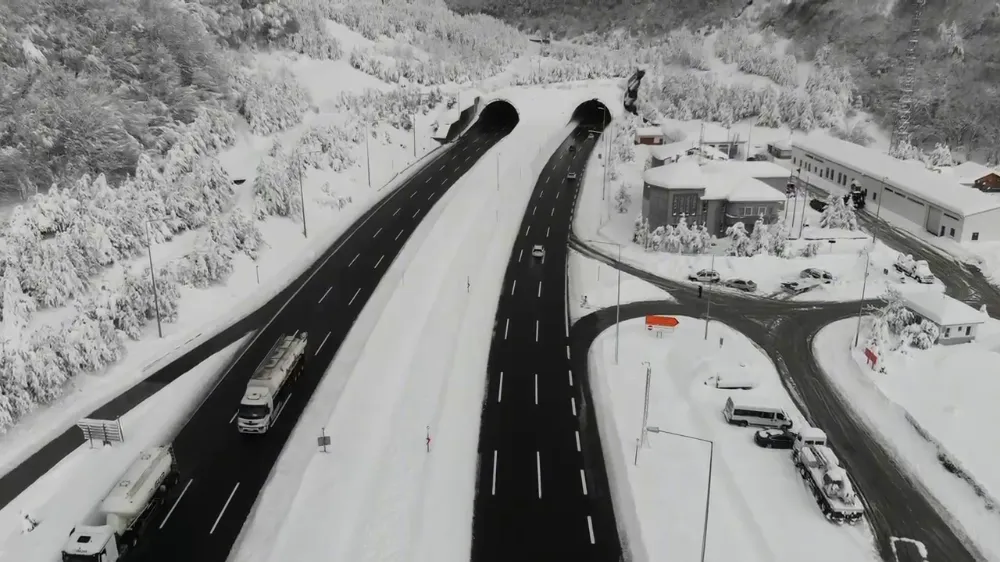 Bolu Dağı geçişi, kar temizleme çalışması nedeniyle trafiğe kapatılacak