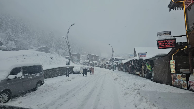 Ayder Yaylası’nda kar kalınlığı 20 santimetreye ulaştı