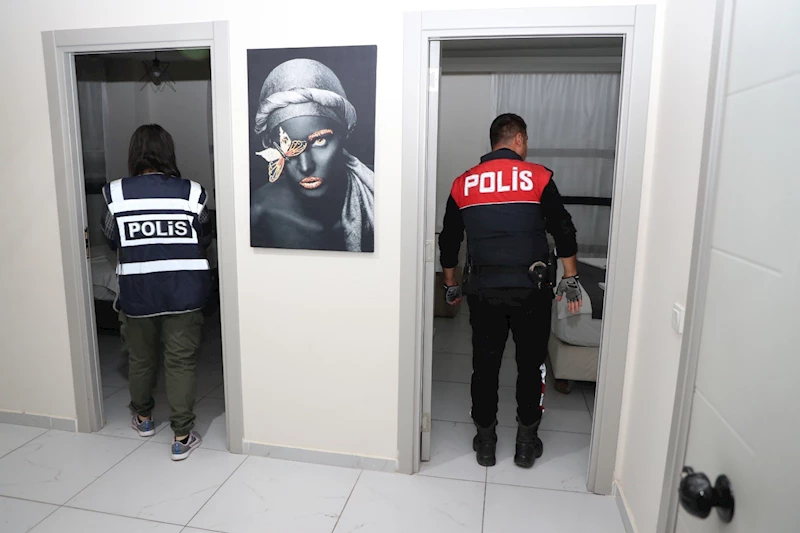 Mersin polisinden konaklama tesislerine denetim 