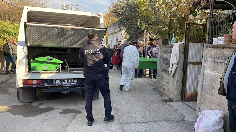 Tek odalı evde çıkan yangında köpeğiyle öldü