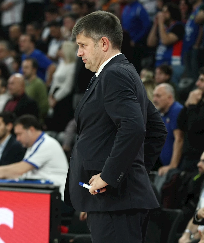 Anadolu Efes - Kızılyıldız: 89-67