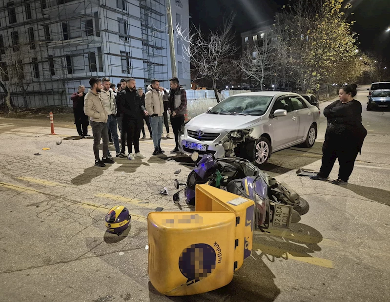 Otomobille çarpışan motosikletli yaralandı