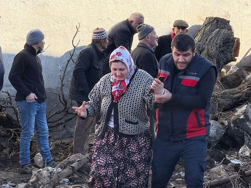 Prizden yangın çıktı; 4 kerpiç ev zarar gördü