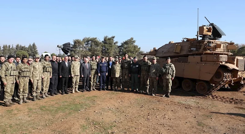 Bakan Güler, 2’nci Zırhlı Tugay Komutanlığını ziyaret etti