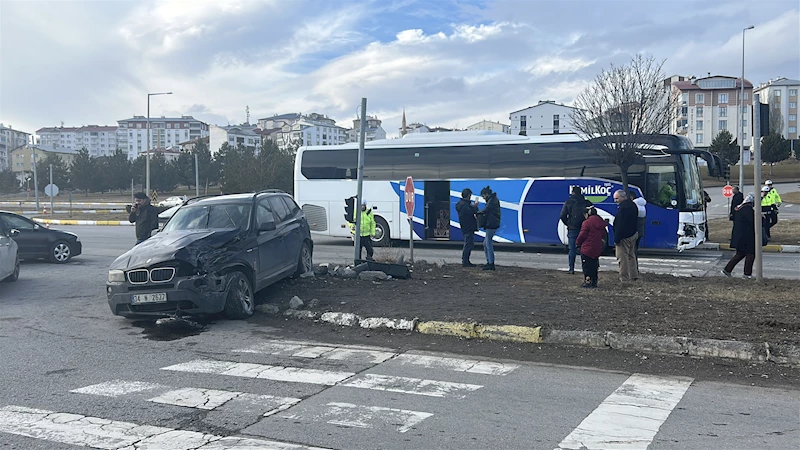 Yolcu otobüsü ile cip çarpıştı: 3 yaralı