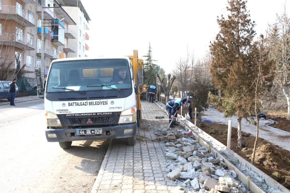 Battalgazi’de Yeşil Alanlar Yenileniyor: Nevzat Er Parkı’nda Çalışmalar Sürüyor