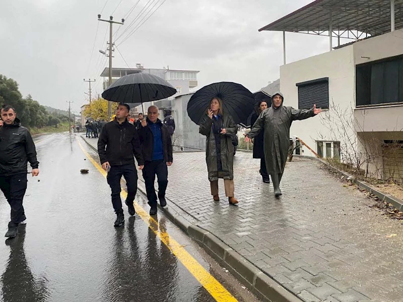 Nazilli’de sağanak; cadde ve sokaklar suyla doldu, heyelan riski olan mahallede inceleme yapıldı