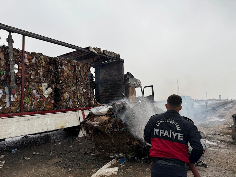 Şırnak’ta karton yüklü TIR yandı