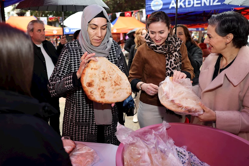 Akdeniz Belediyesi Kadın Emeği Yılbaşı Pazarı’na ziyaretçi akını