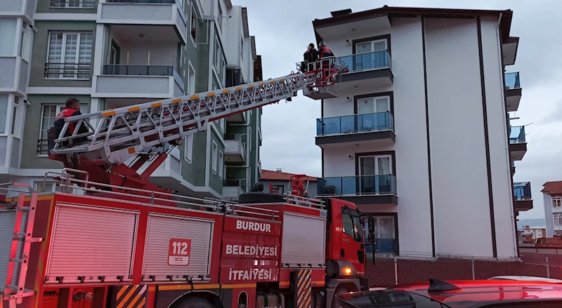 Polisin balkondan girdiği dairede baygın bulundu