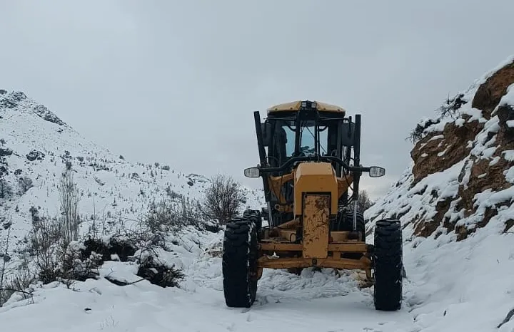 Kozluk’ta kapanan köy ve mezra yolları açıldı