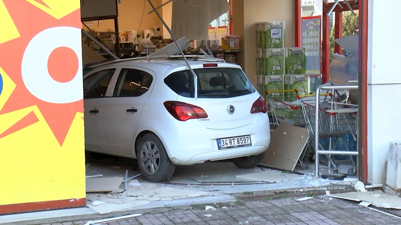 Pendik’te fren yerine gaza basan kadın sürücü markete girdi