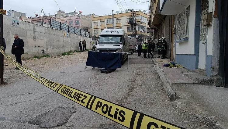 Gaziantep’te Servis minibüsünün altında kalan yaşlı adam öldü