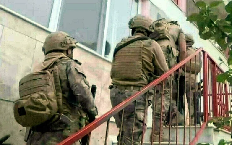 İzmir’de FETÖ operasyonu 12 gözaltı