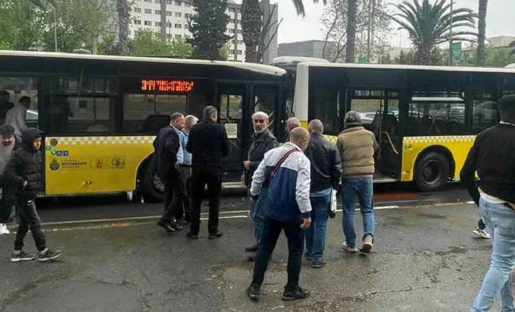 Fatih’te İETT otobüsleri çarpıştı 