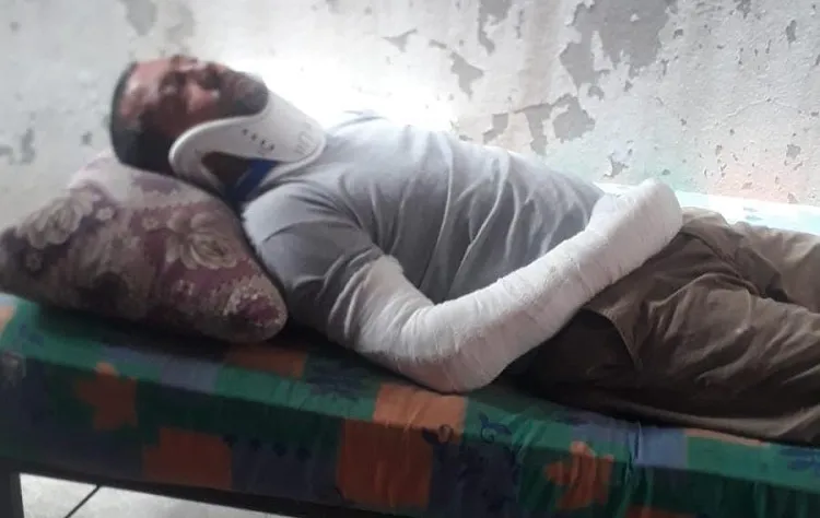 Adana’da yürüyüşünü beğenmedikleri adamı dövüp hastanelik ettiler