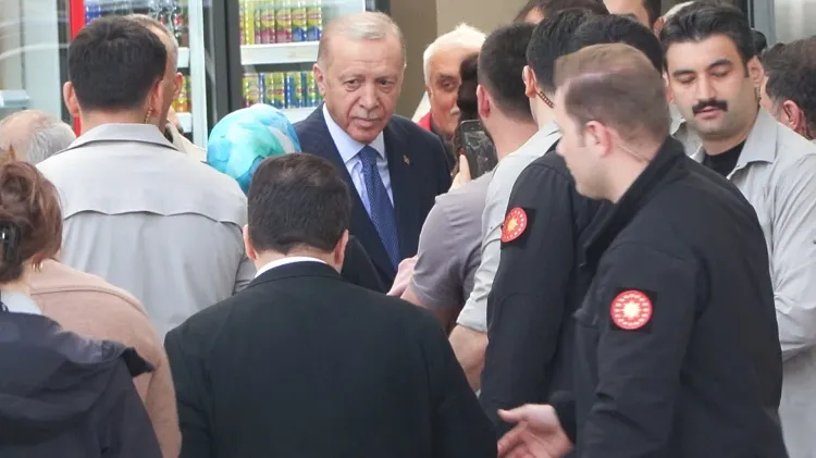 Cumhurbaşkanı Erdoğan,Akaryakıt istasyonunu ziyaret etti