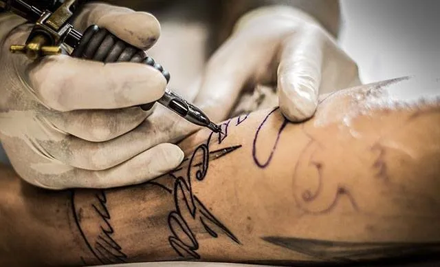 Son beş yılda 1 milyondan fazla kişi yaptırdığı dövmeleri sildirdi