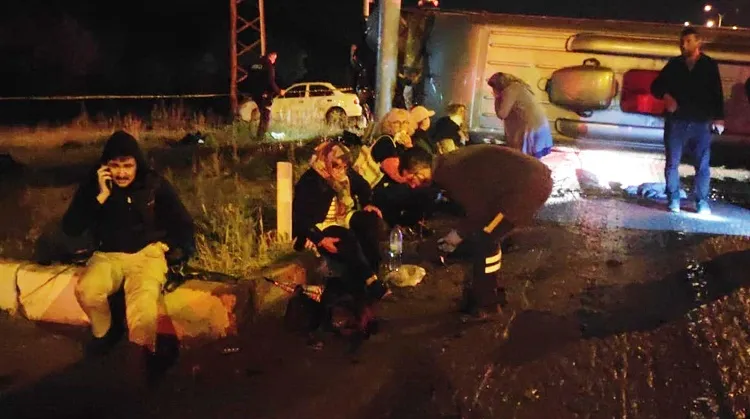 Konya’da minibüs ile midibüs çarpıştı, 24 yaralı 