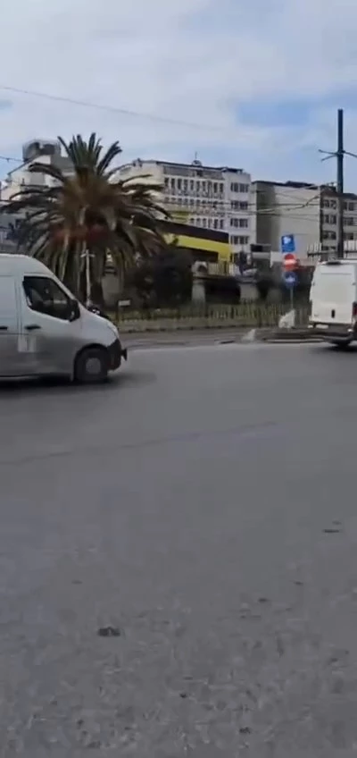 İstanbul - Fatih’te saldırdı sonra kaputta sürükledi