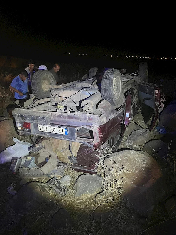 Diyarbakır’da otomobil şarampole devrildi; Baba öldü, anne ve oğlu yaralandı