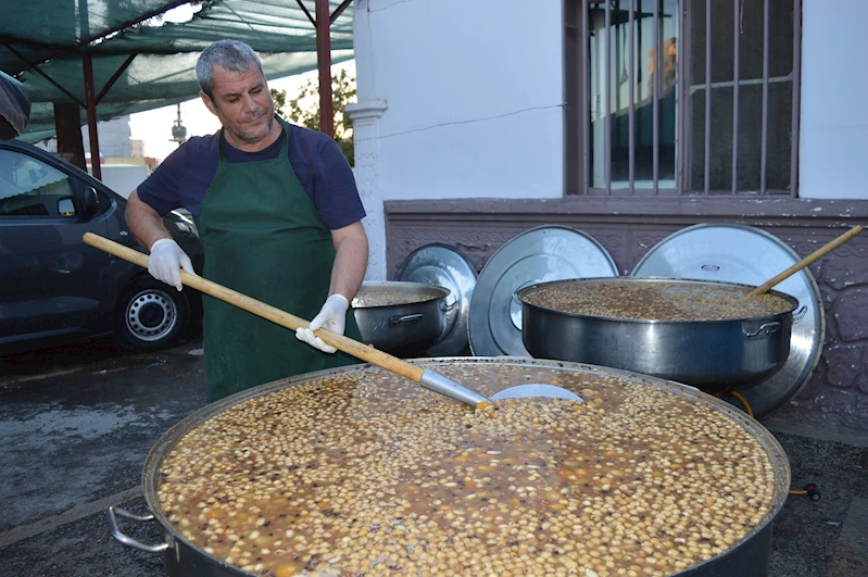 Mardin’de aşure kazanları kaynamaya başladı 