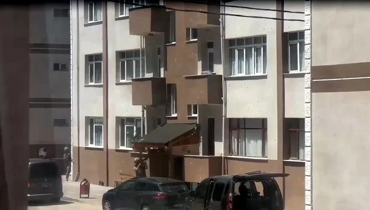 Firari hükümlü, operasyon düzenleyen polislere ateş açtı 1 şehit, 1 yaralı