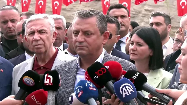 Özgür Özel ; Alpay Özalan, Türkiye