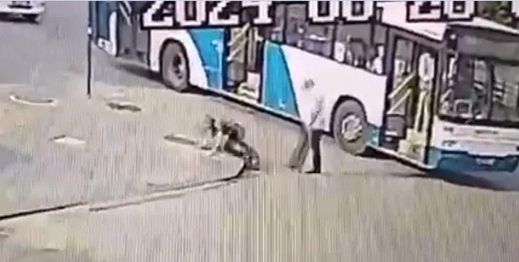 Yolcuyu otobüsten atan şoför: 20 yıl yattım, 20 yıl da senin için yatarım; olay kamerada