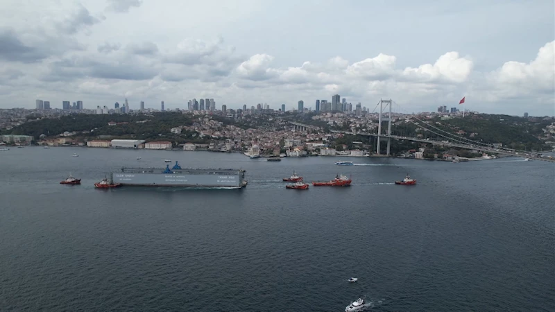 İstanbul- PD-30 isimli yüzer havuz boğaz geçişini tamamladı // Havadan ve aktüel görüntülerle geniş haber 