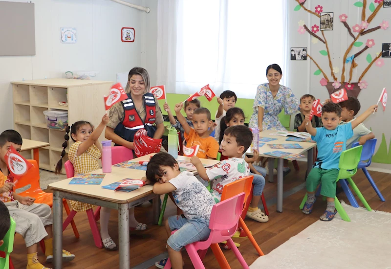 Hatay’da jandarma ekipleri öğrencilerle buluştu 