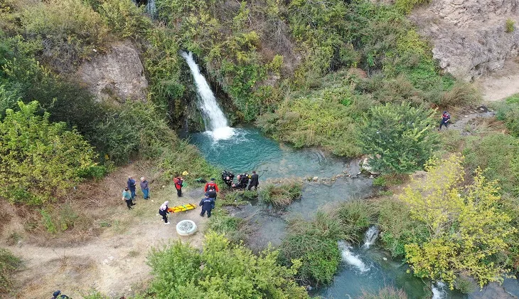 İki çocuğunu boğulmaktan kurtaran baba,boğularak öldü